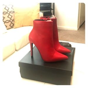 *NWT* *NIB*** Ankle boots